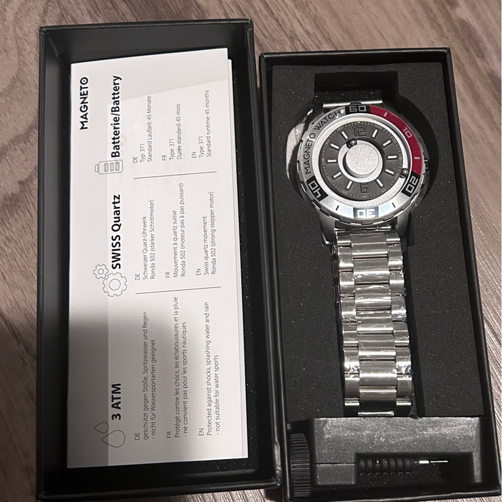 Magneto watch